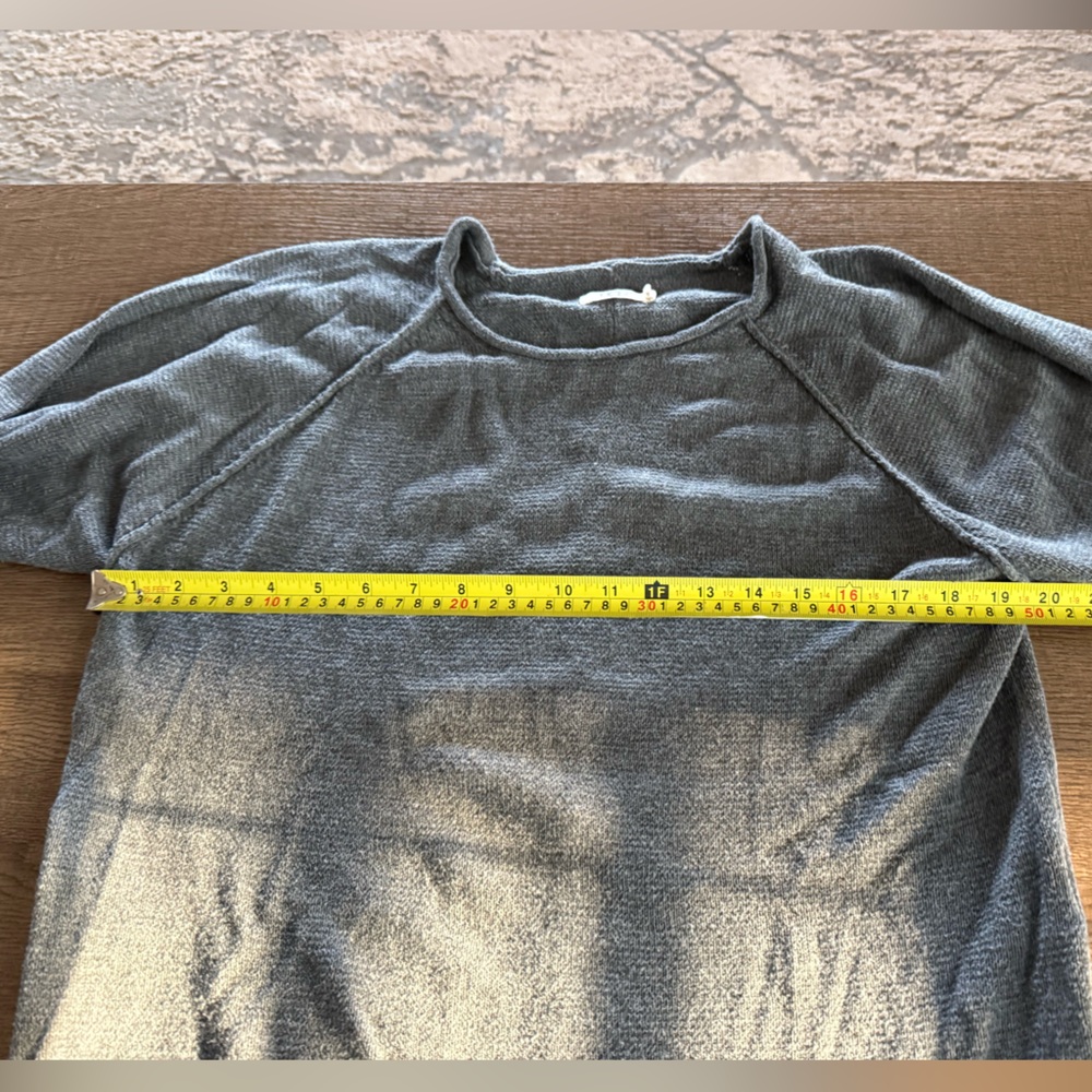 UGG GRAY CREWNECK SWEATER - NWOT - Picture 10 of 12